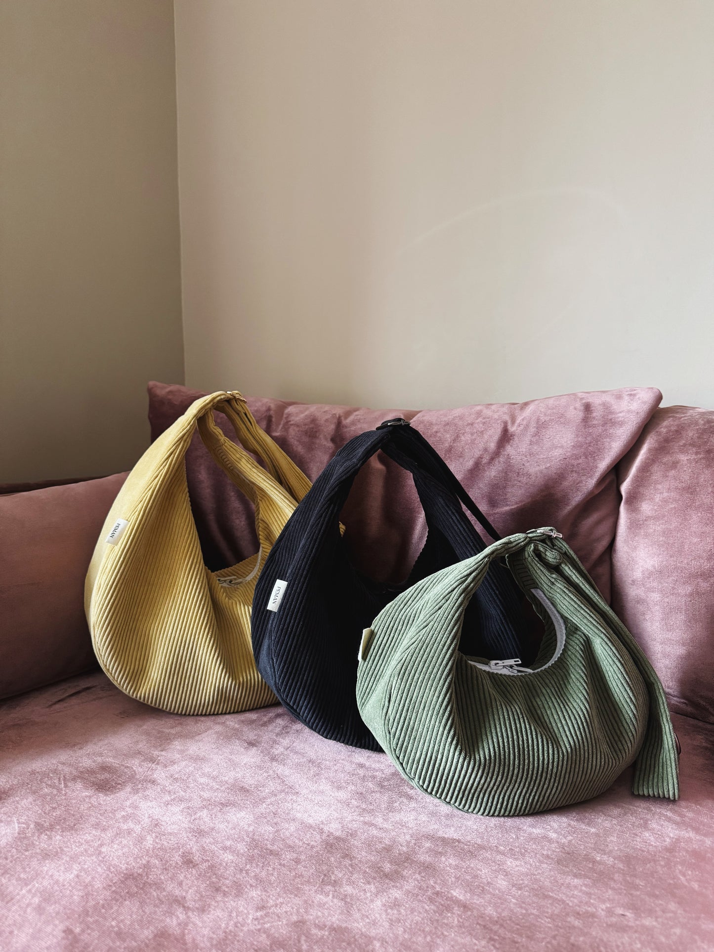 Sac croissant velours côtelé vert