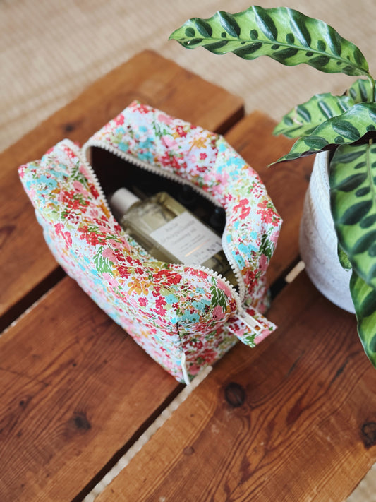 Trousse matelassée - fleurs rouges - taille M