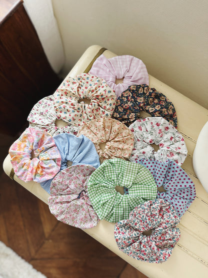 Chouchou floral foncé