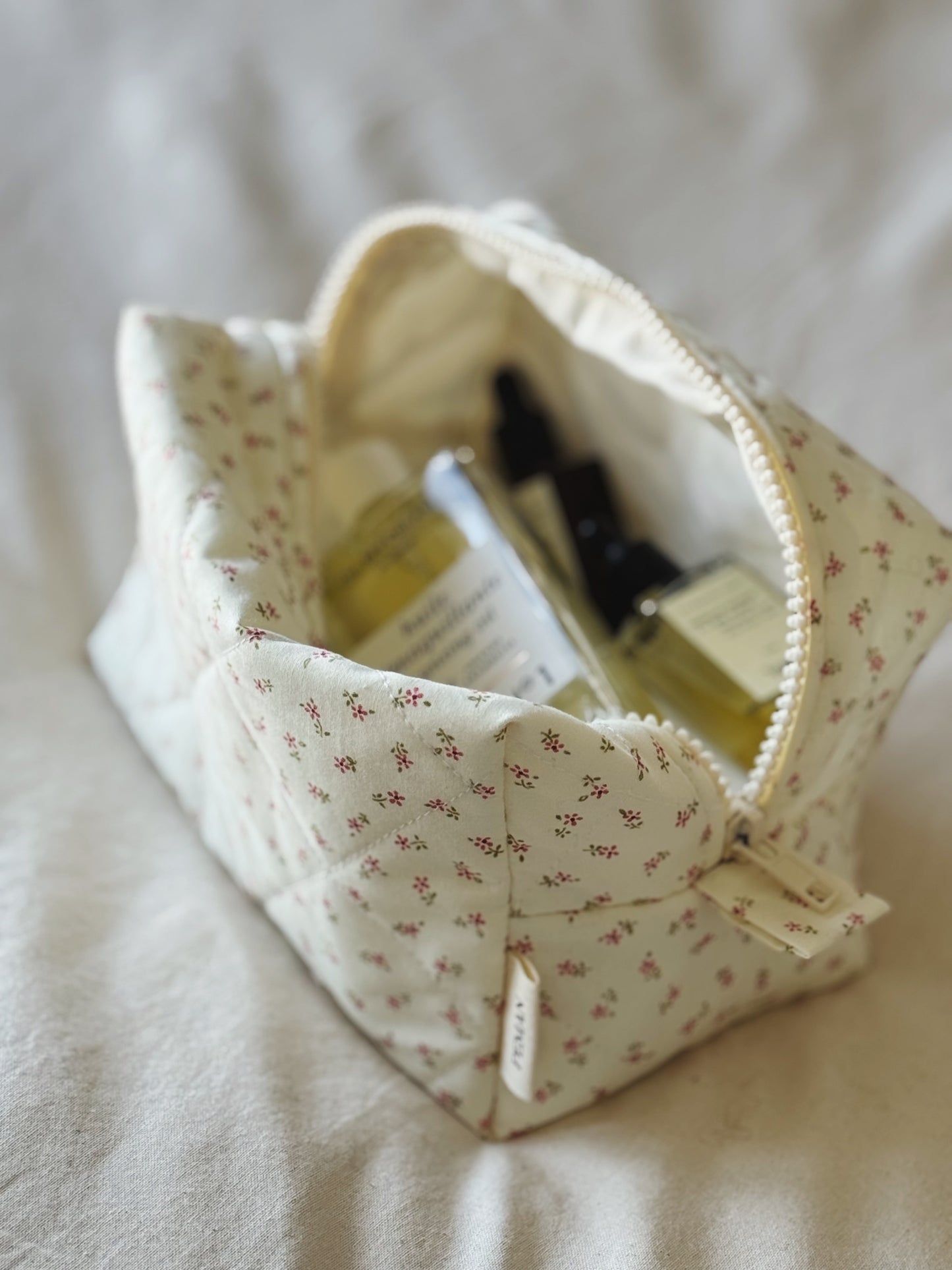 Trousse matelassée - petites fleurs - taille M
