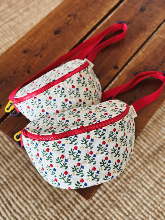 Bananes maxi et mini ~ fleurs rouges