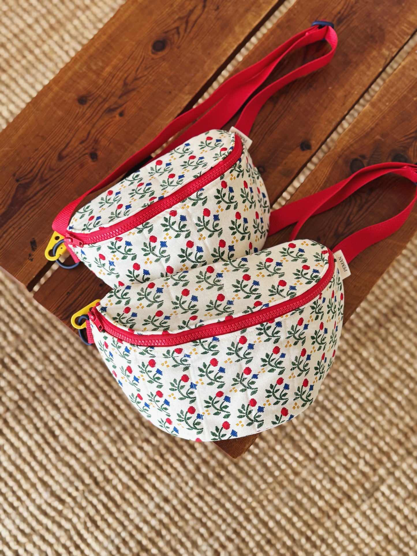Bananes maxi et mini ~ fleurs rouges