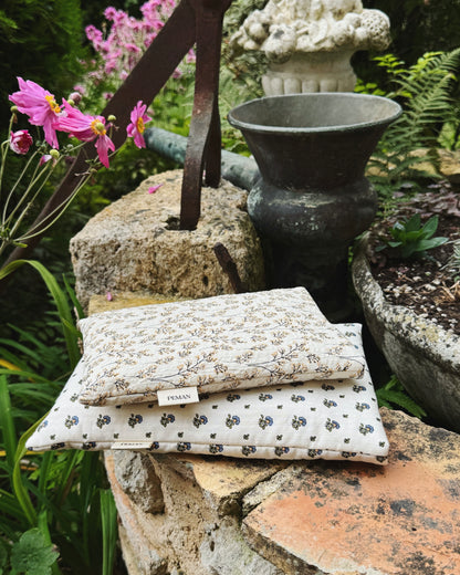 Housse de livre • fleurs bleues