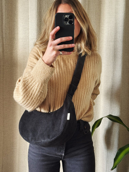 Sac croissant • velours côtelé noir