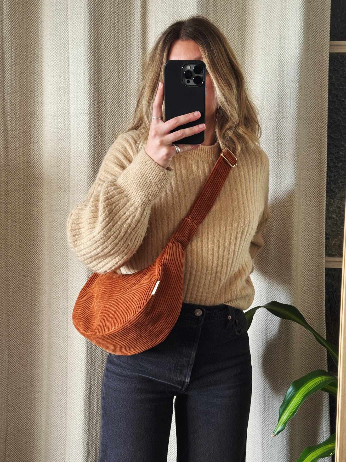 Sac croissant • velours côtelé rouille