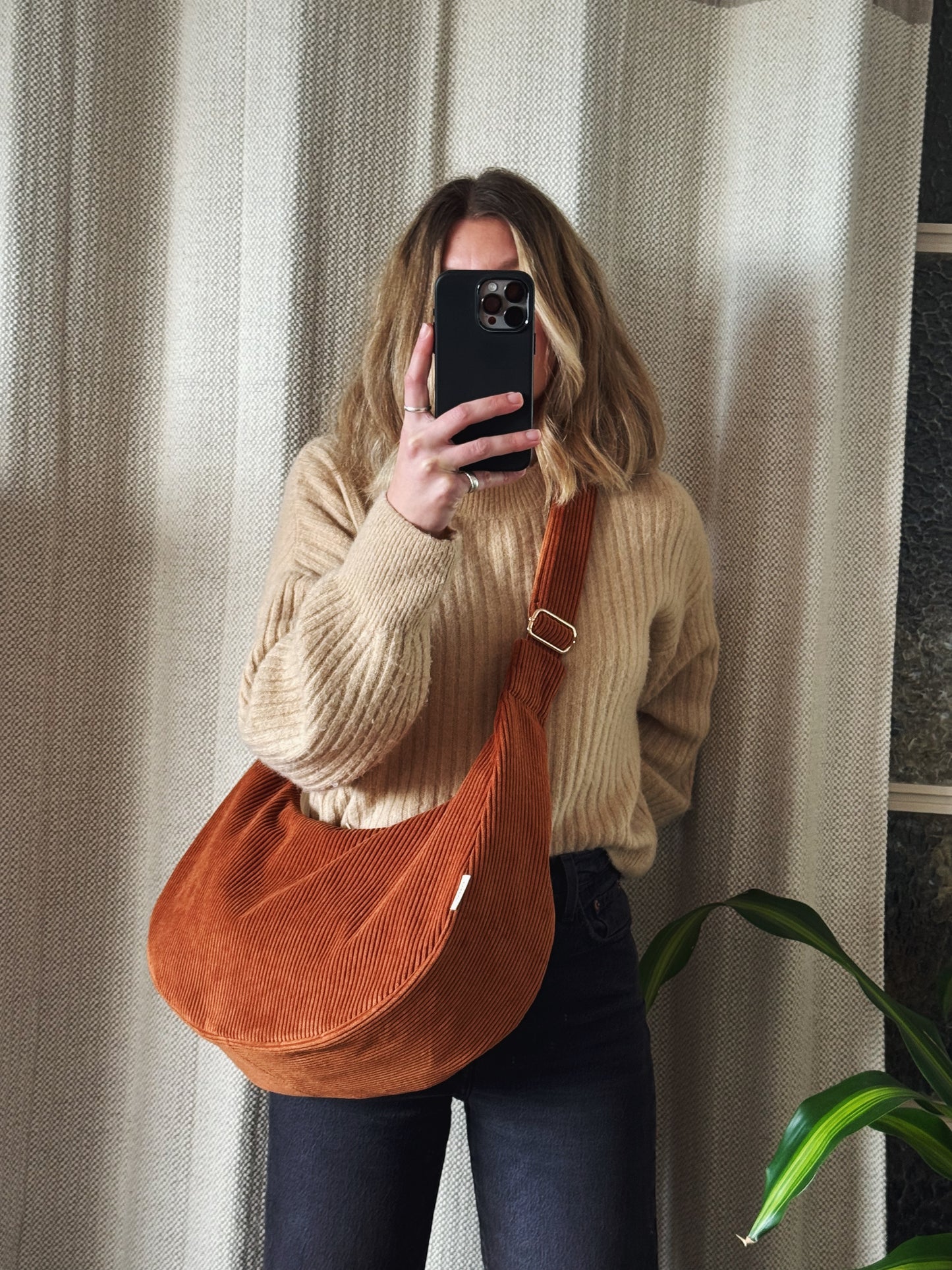 Sac croissant • velours côtelé rouille