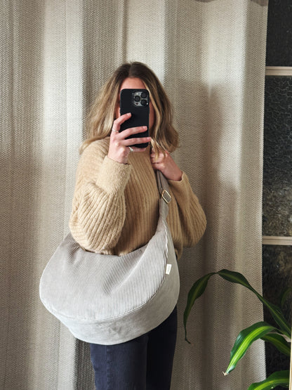Sac croissant • velours côtelé greige