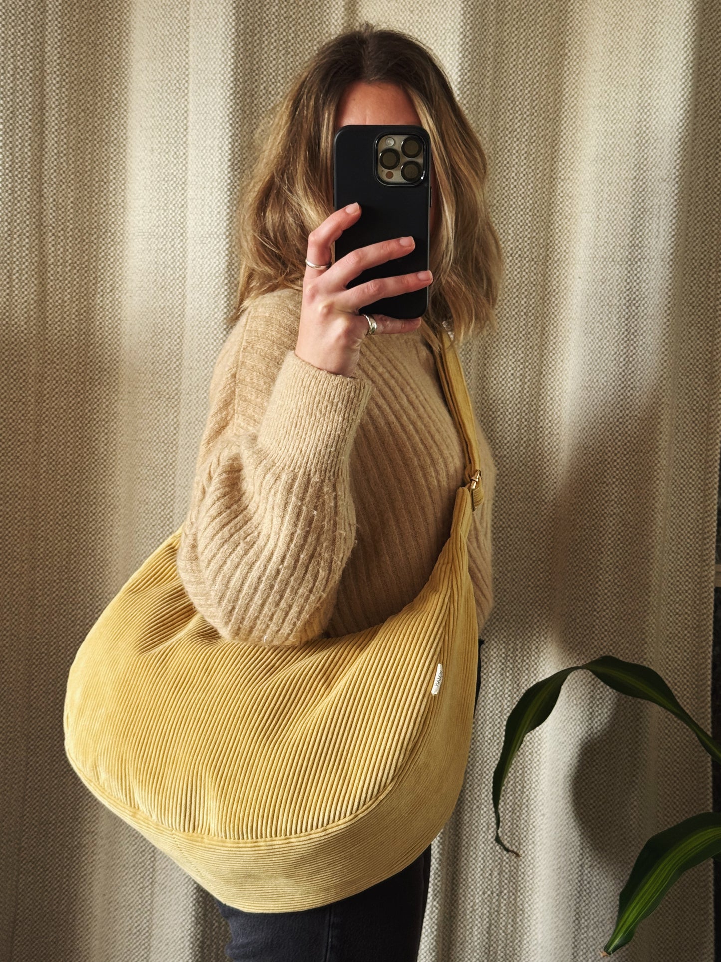 Sac croissant • velours côtelé jaune