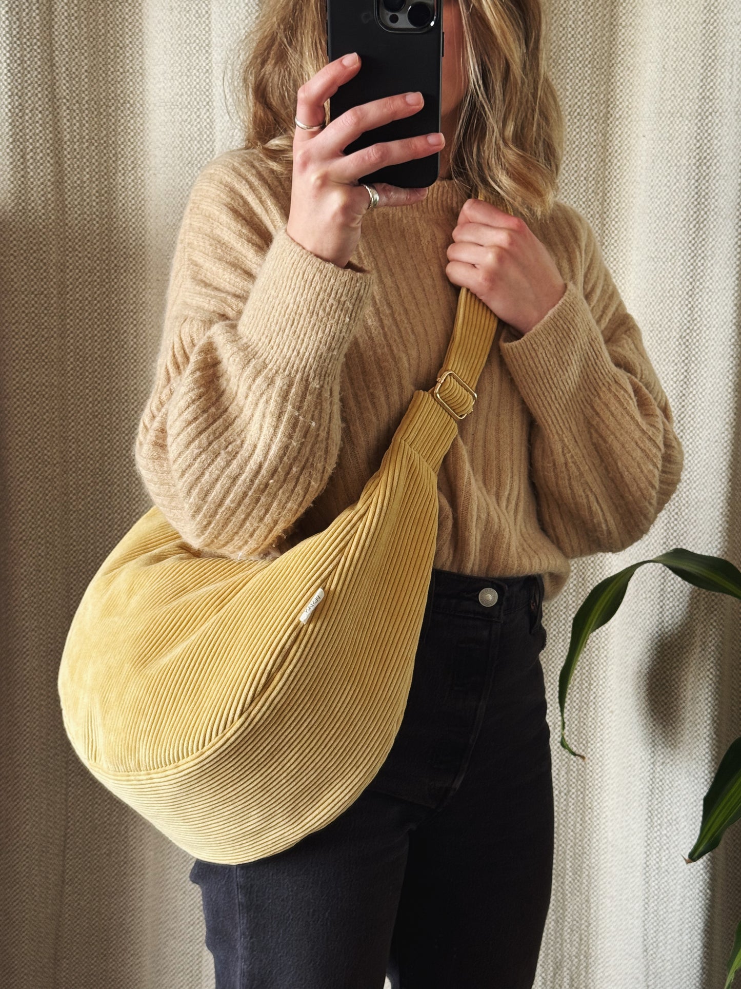Sac croissant • velours côtelé jaune