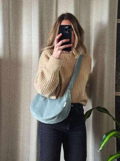 Sac croissant • velours côtelé bleu