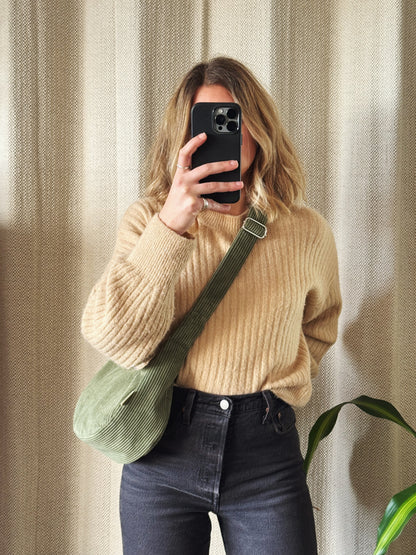 Sac croissant • velours côtelé vert