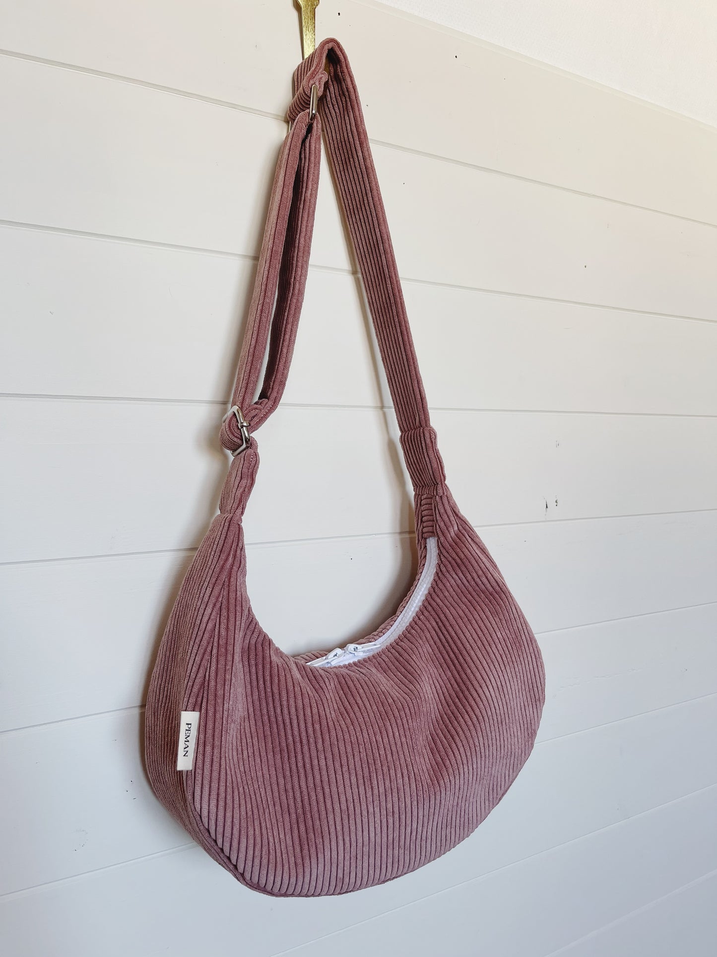 Sac croissant • velours côtelé rose