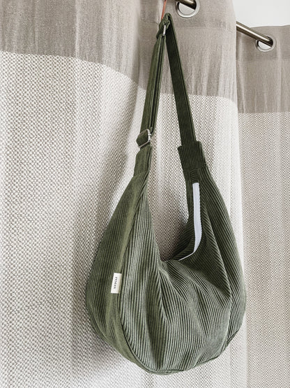 Sac croissant • velours côtelé vert