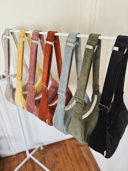 Sac croissant • velours côtelé vert